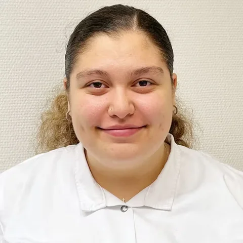 Dental assistant Yildiz