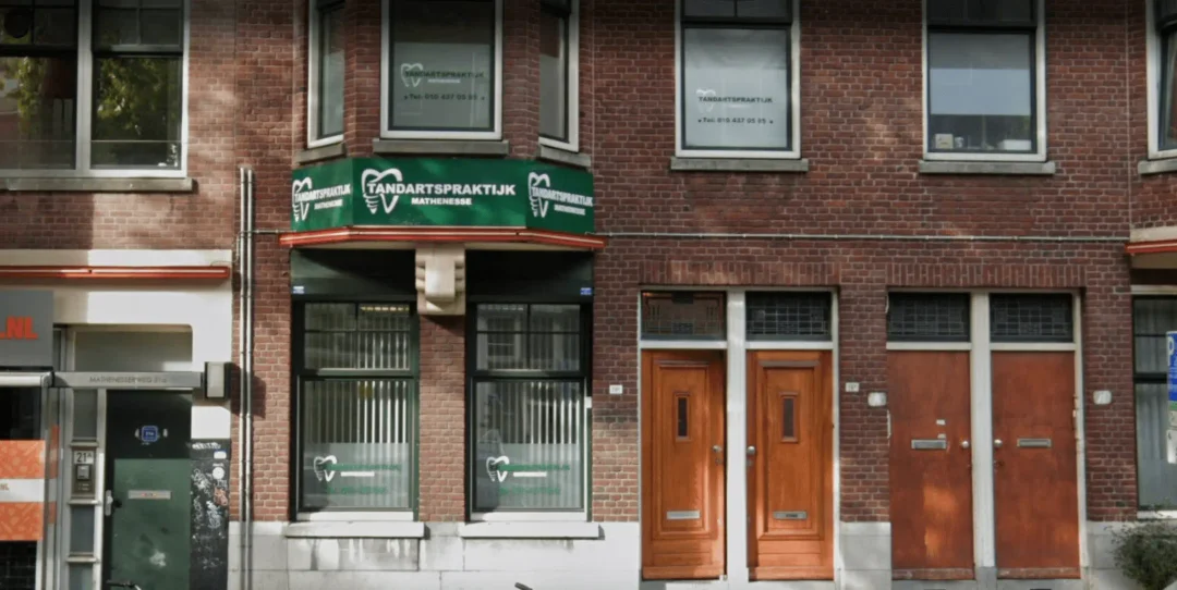 Exterior of Tandartspraktijk Mathenesse with the practice sign